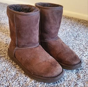 UGG Women's Classic short sheep skin boot